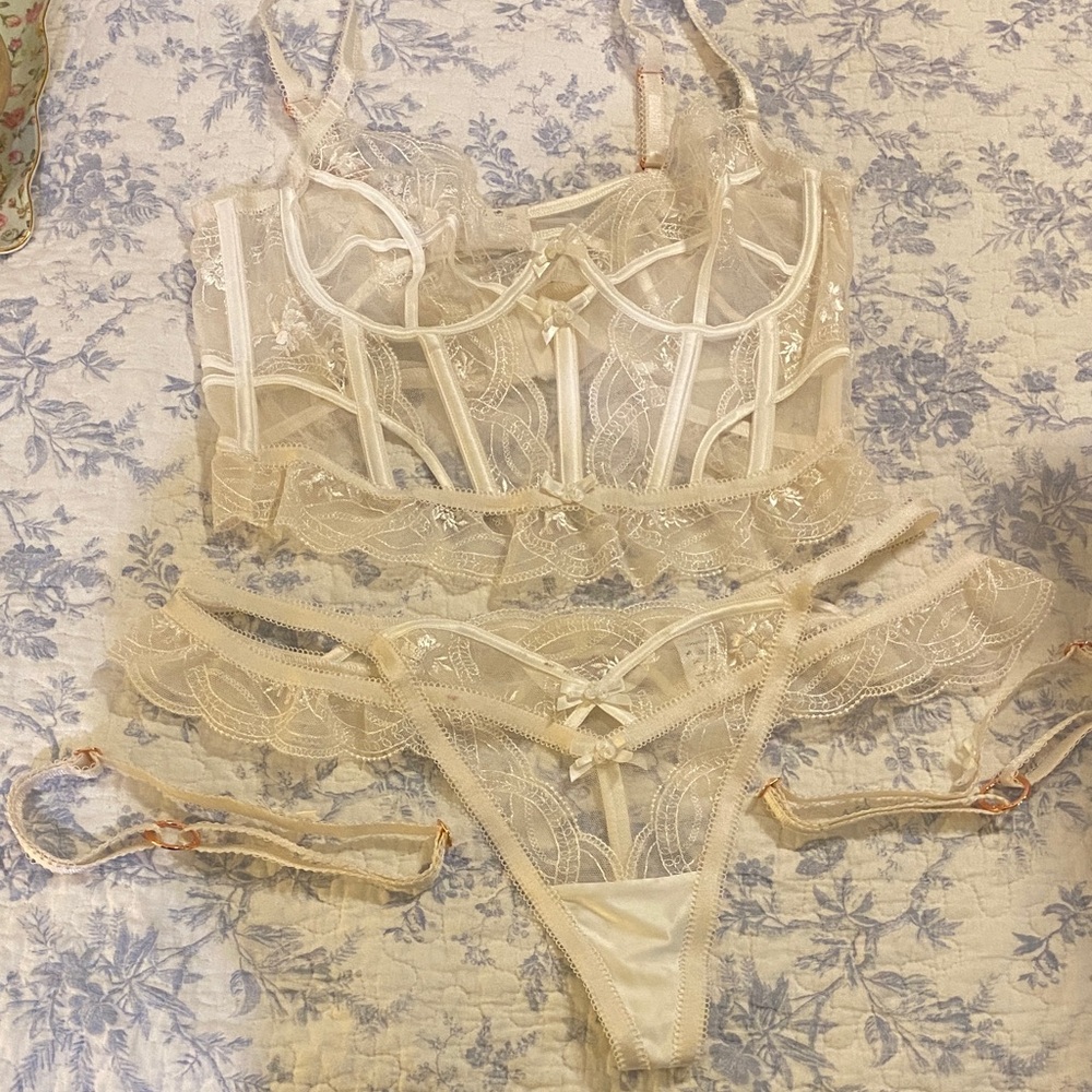 Lounge Cream Lace Lingerie Set